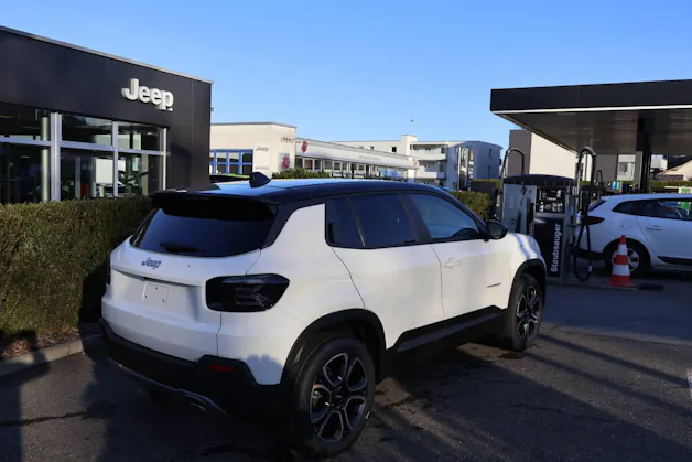 Jeep Avenger 1.2 MHEV Summit