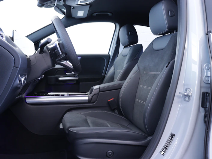 image du véhicule MERCEDES-BENZ GLA 200