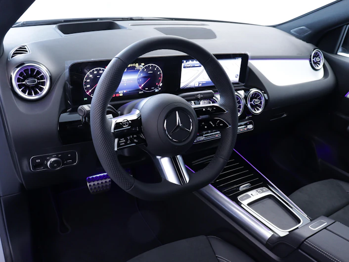 image du véhicule MERCEDES-BENZ GLA 200