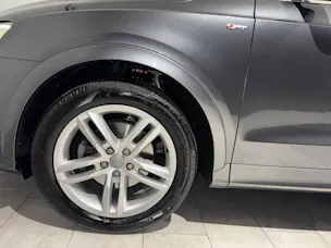 Audi Q3 2.0 TDI quattro S-tronic | CH |
