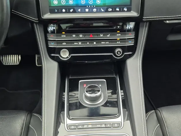 Jaguar F-Pace 2.0 T 300 R-Sport AWD