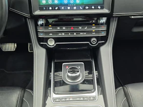 https://vehicle.imgix.net/4243041/dfd71b61-7fb8-4737-9f80-8821a601dd06.jpg