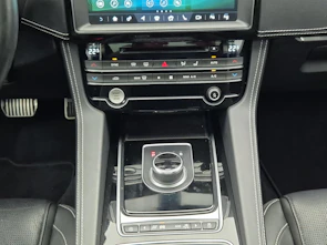 Fahrzeugbild JAGUAR F-Pace 2.0 T 300 R-Sport AWD