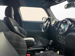 https://vehicle.imgix.net/4243526/afc7d663-8ffb-4981-a229-3d3d677836a1.jpg