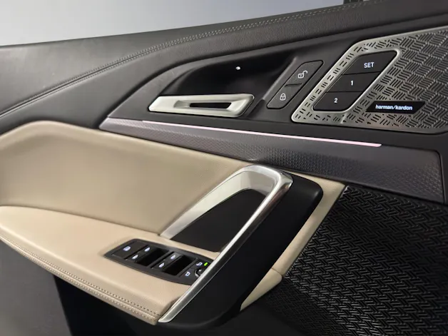 BMW X1 23i xDrive paddles