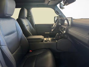 https://vehicle.imgix.net/4244200/d128161b-54ad-4a84-9a53-f8118fb1c7a1.jpg