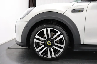 https://vehicle.imgix.net/4244221/4f1727af-542f-4b4d-9aa1-0e101febfb76.JPG