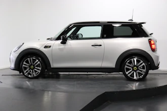 https://vehicle.imgix.net/4244221/ba6da076-6f13-4d09-a5d8-14233ae90e04.JPG