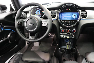 https://vehicle.imgix.net/4244221/fe00a797-df20-425e-b440-ecd76fbb82ca.JPG