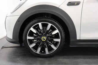 https://vehicle.imgix.net/4244224/db40adcb-5f6a-4910-8e1d-7c02cbca93f2.JPG