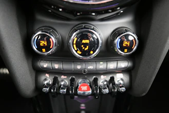 https://vehicle.imgix.net/4244391/0634aab8-e7be-4122-8c5e-68ab00ce09e8.jpg