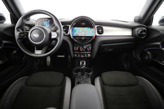 https://vehicle.imgix.net/4244391/39badd75-8018-4026-bbcc-ce010fa5fd00.jpg