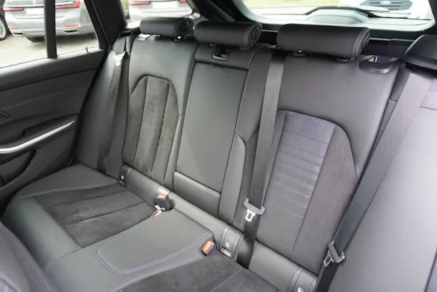 BMW 330e x DriveTouring Steptronic M Sport