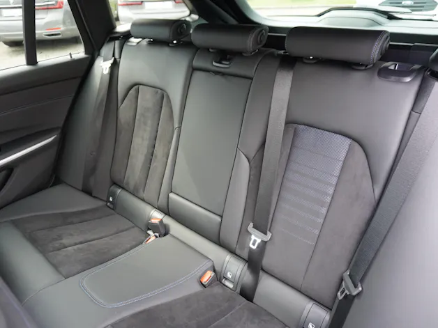 BMW 330e x DriveTouring Steptronic M Sport