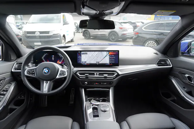 BMW 330e x DriveTouring Steptronic M Sport