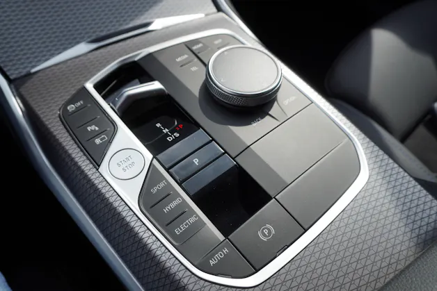 BMW 330e x DriveTouring Steptronic M Sport