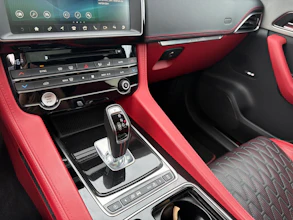 https://vehicle.imgix.net/4245600/4f929cc2-6b3a-442f-af12-bf50be22a572.jpg