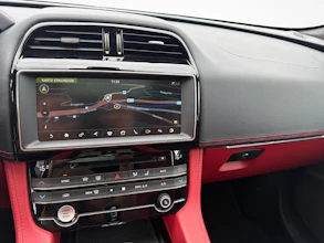 https://vehicle.imgix.net/4245600/99374b19-9e2a-4249-be11-bb273e3a5f7b.jpg