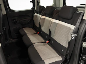 https://vehicle.imgix.net/4245755/dfcb6f69-799f-41d7-be47-396840a7c400.jpg