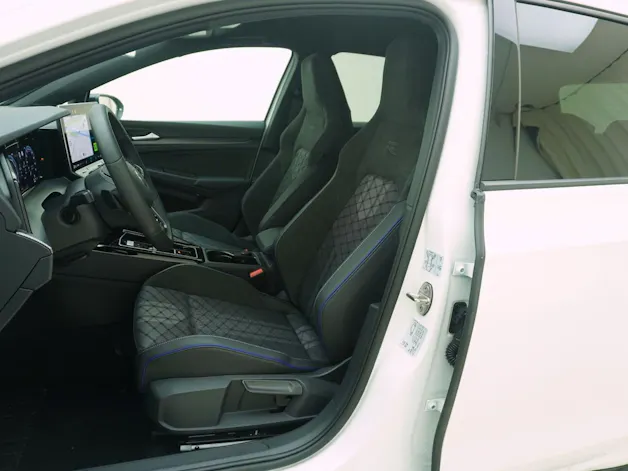 VW Golf VIII 1.5 eTSI R-Line DSG