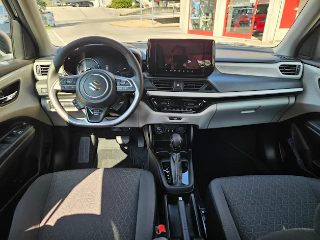 Suzuki Swift 1.2 Sakura Hybrid