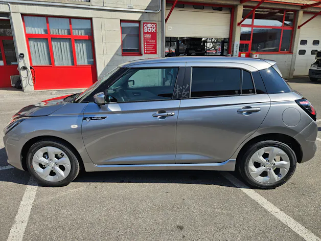Suzuki Swift 1.2 Sakura Hybrid