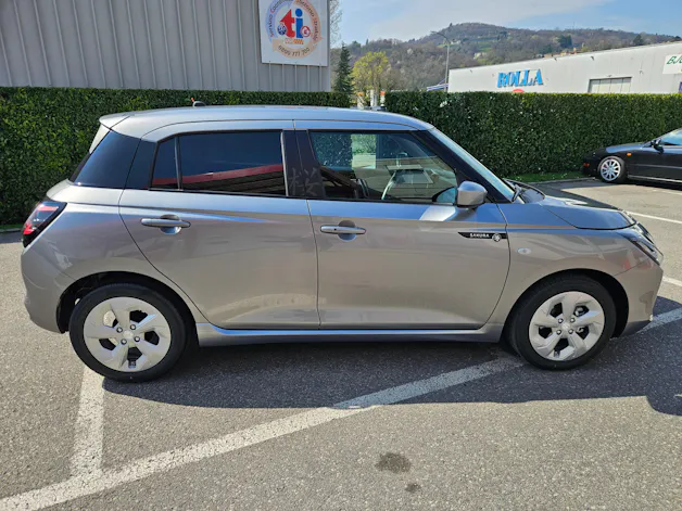 Suzuki Swift 1.2 Sakura Hybrid