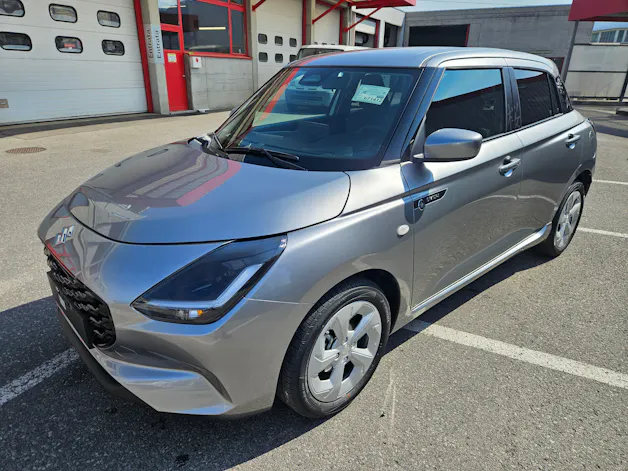 Suzuki Swift 1.2 Sakura Hybrid