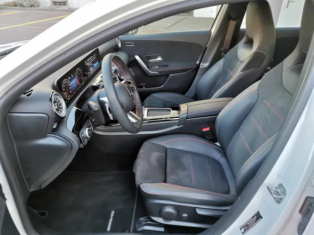 Mercedes-Benz A 250 AMG Line 4m Limousine