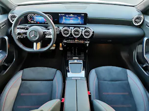 Mercedes-Benz A 250 AMG Line 4m Limousine