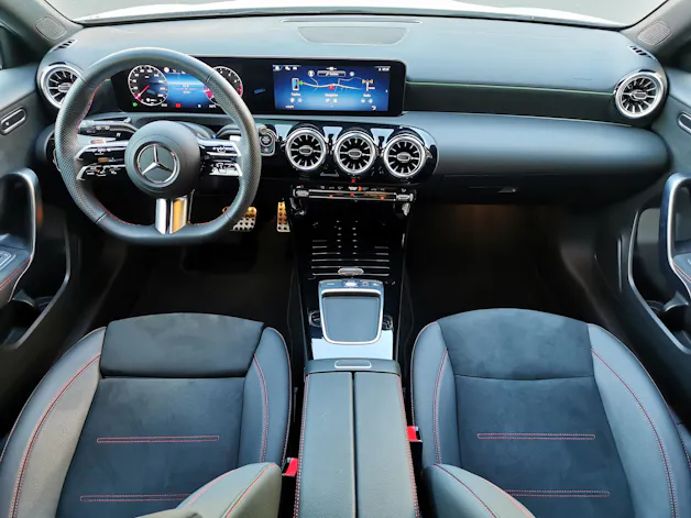 Mercedes-Benz A 250 AMG Line 4m Limousine