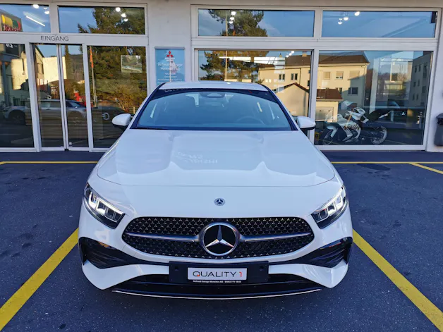 Mercedes-Benz A 250 AMG Line 4m Limousine