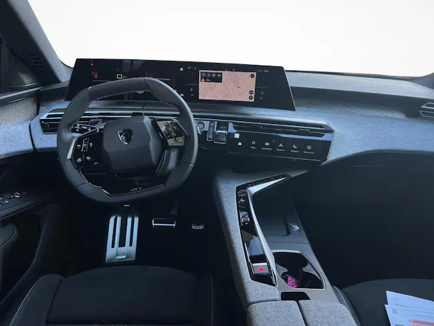 PEUGEOT 5008 1.2 Hybrid GT Exclusive