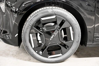https://vehicle.imgix.net/4246389/4f52bb2d-23cd-459f-9078-ba3822275bf6.jpg