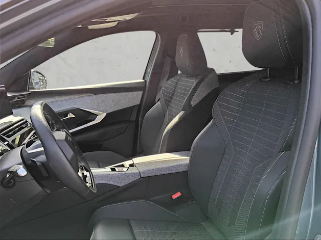PEUGEOT 5008 1.6 PHEV 225 GT