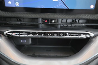 https://vehicle.imgix.net/4246653/c72e1826-29c8-4eca-a484-d119fcd637c3.jpg