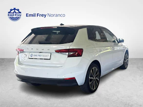 https://vehicle.imgix.net/4246724/07ca4f62-1dd2-4fc0-ac97-ca7fcdae096e.jpg