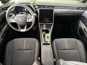 https://vehicle.imgix.net/4246825/c0b03a69-26f8-4022-917d-9e173af6bb51.jpg