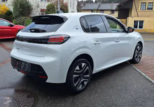 Peugeot e-208 Allure Helvetia (439)