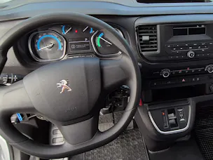 Peugeot e-Expert 50KWh Long Helvetia (431)