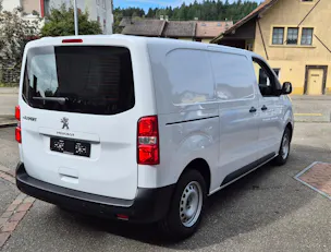 Peugeot e-Expert 50 KWh Standard Helvetia (437)