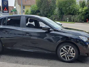 Peugeot 208 MHEV Allure Premium Helvetia (422)