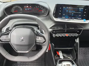 Peugeot 208 MHEV Allure Premium Helvetia (422)