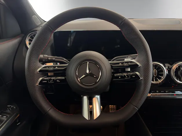 Mercedes-Benz GLA 220 4Matic 8G-DCT