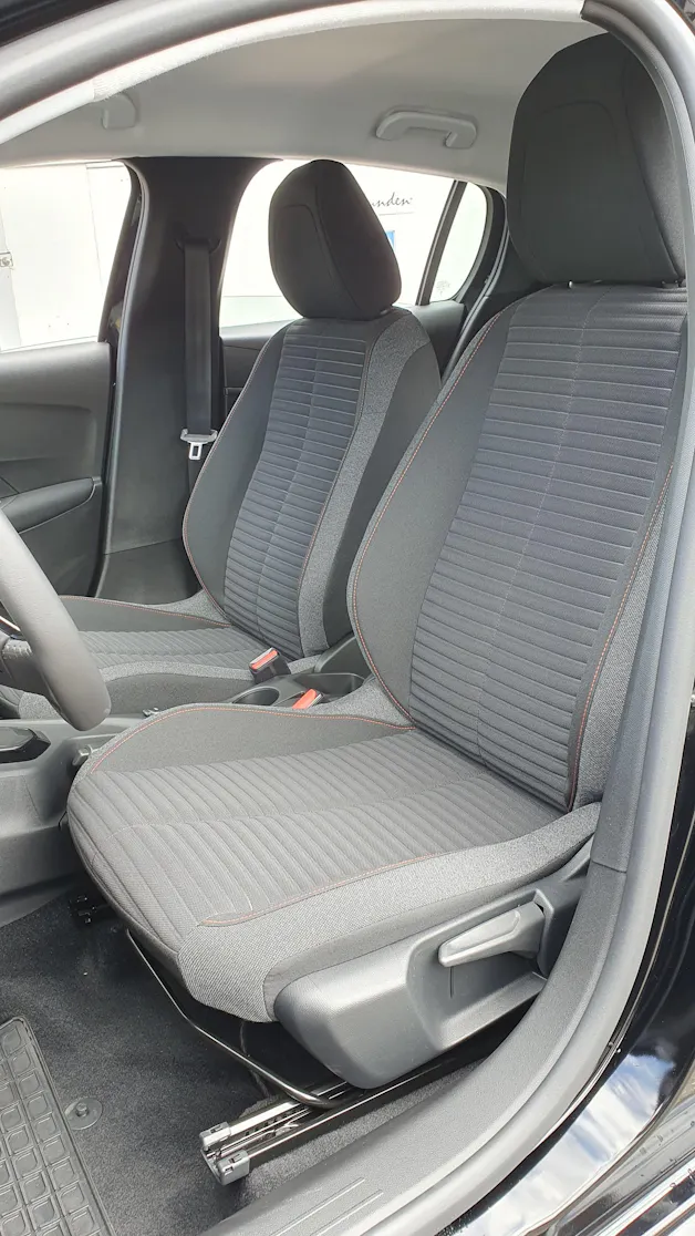 Peugeot 208 MHEV Allure Premium Helvetia (419)