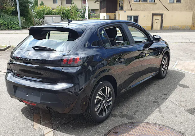 Peugeot 208 MHEV Allure Premium Helvetia (419)