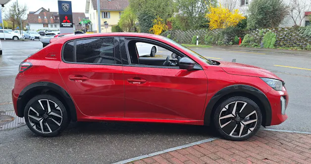 Peugeot 208 MHEV GT Helvetia (408)