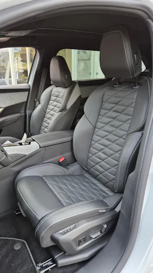Peugeot 5008 4x4 GT Exclusive / Helvetia