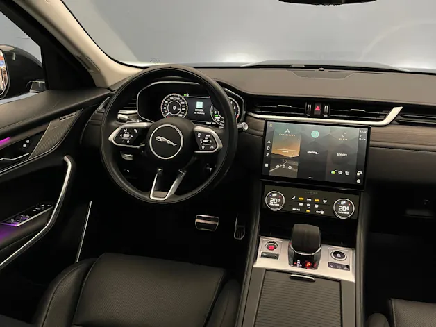 Jaguar F-Pace 2.0 P400e SE AWD
