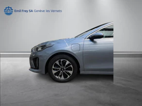 https://vehicle.imgix.net/4247633/8ff2c0eb-c28e-4bd2-9dbb-3af187d390f4.jpg